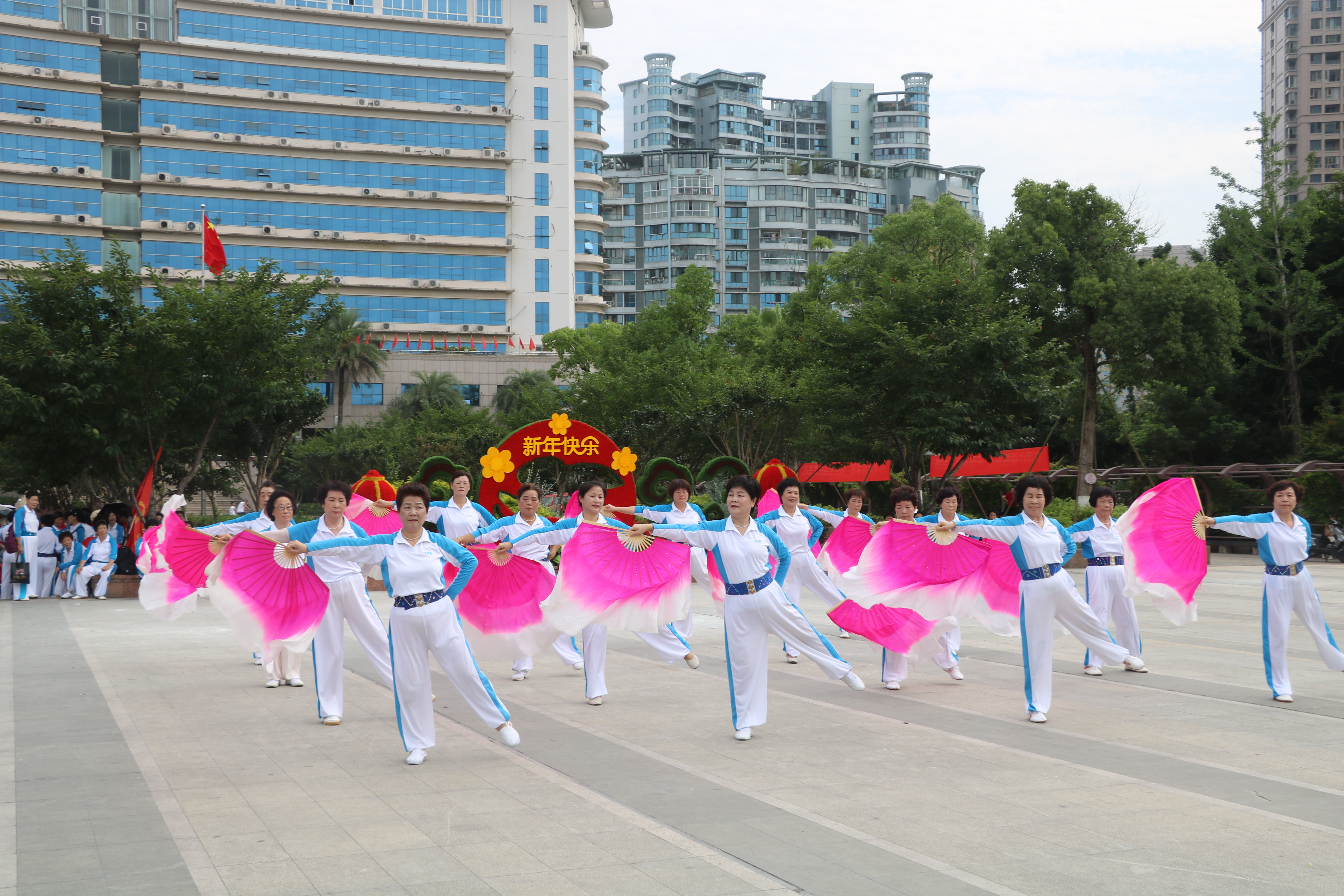 乐清市木兰拳协会开展“庆七一・迎亚运”健身活动